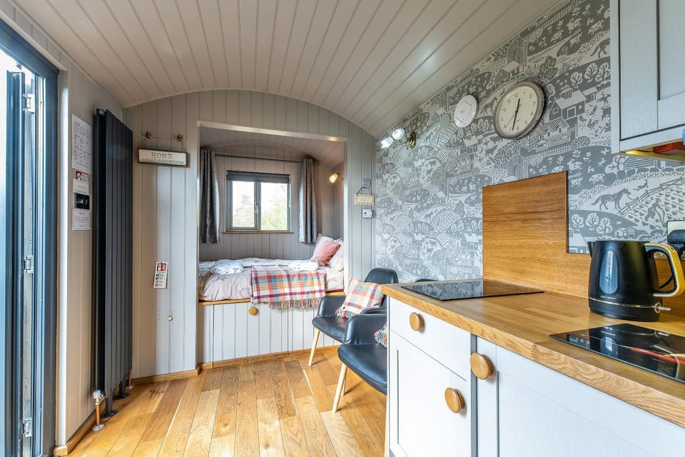 The Little John Petite Cosy Log Cabin - Sleeps 2, great for romantic breaks, couples, single guests, near Sherwood Forest at Fairview Farm, Nottingham set in 88 acres Cabin in Newark and Sherwood District