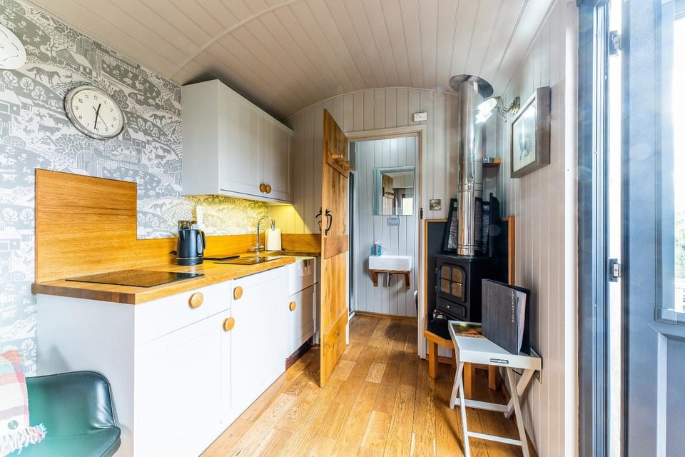 The Little John Petite Cosy Log Cabin - Sleeps 2, great for romantic breaks, couples, single guests, near Sherwood Forest at Fairview Farm, Nottingham set in 88 acres Cabin in Newark and Sherwood District