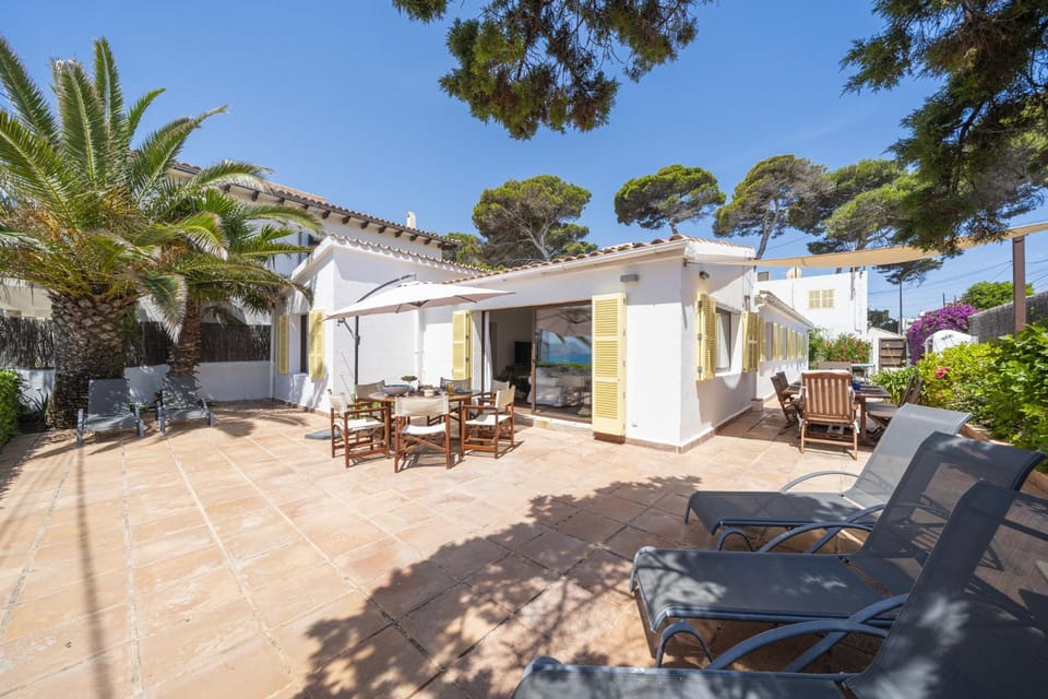 Casa Morant in front of the sea House in Cala Ratjada