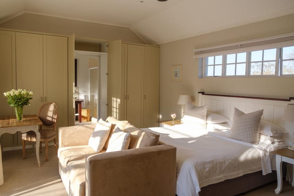 Constantia White Lodge Guest House Bed and Breakfast in Cape Town