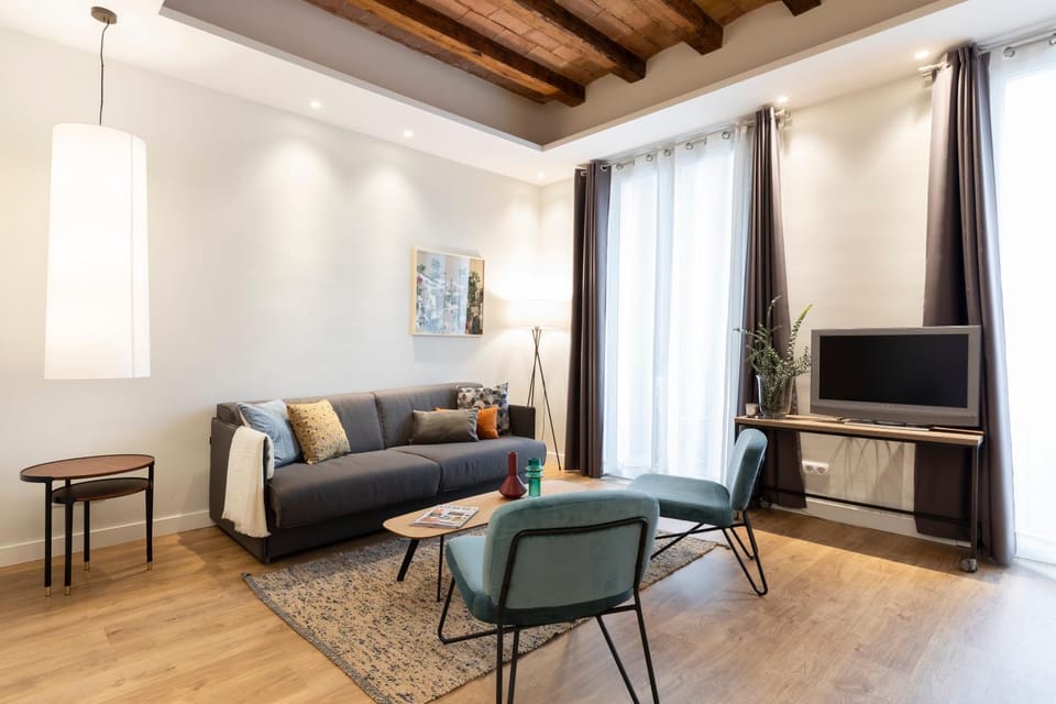 TV and multimedia, Living room, Seating area, Dining area