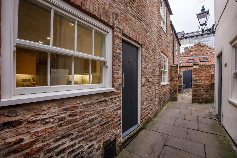 Property building, Day