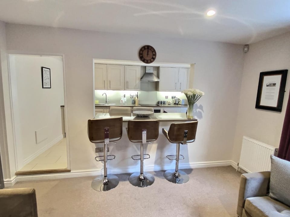 Kitchen or kitchenette, Living room, Seating area