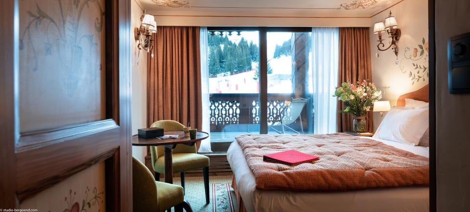 Bed, View (from property/room), Balcony/Terrace, Photo of the whole room, Decorative detail, Bedroom