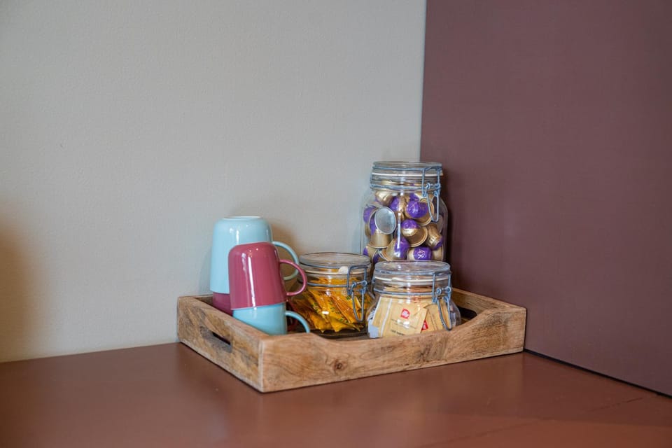 Coffee/tea facilities, Decorative detail