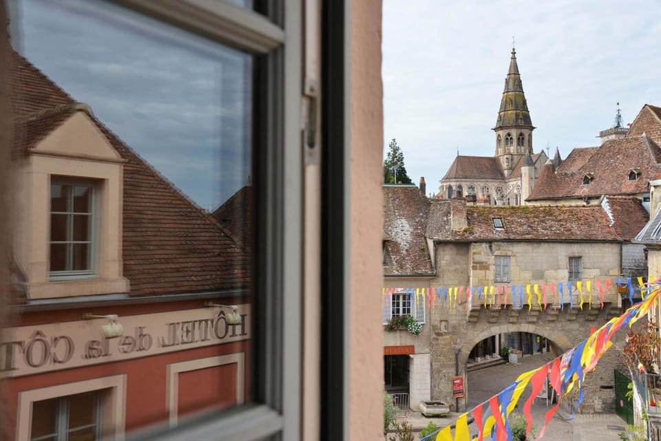 Off site, View (from property/room), City view, Landmark view, Street view, Quiet street view