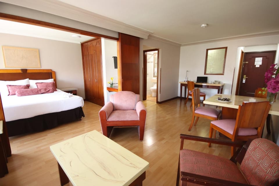 Bed, Living room, Seating area, Dining area, Bedroom