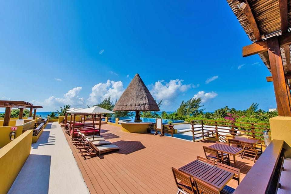 Lounge or bar, Sea view, Swimming pool