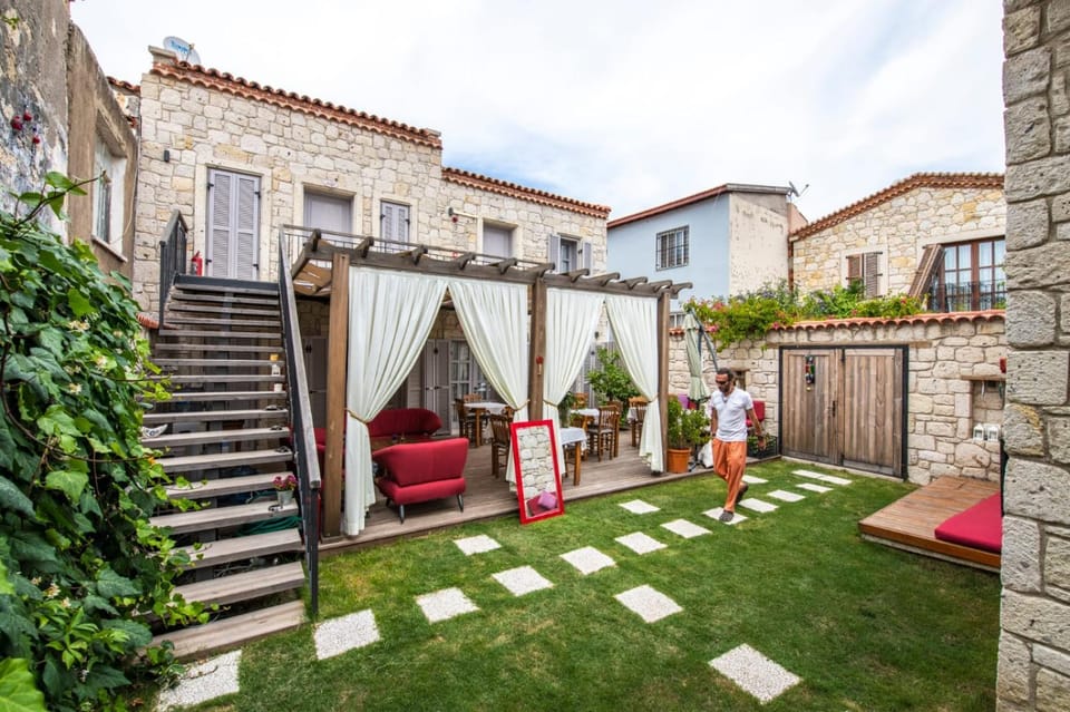 Property building, Patio, Garden