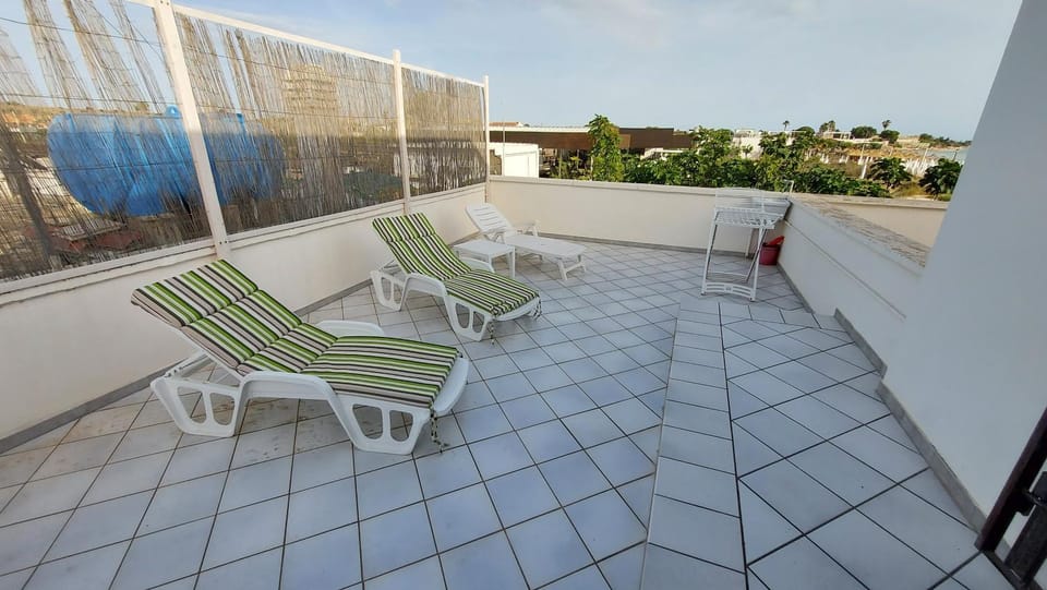 Balcony/Terrace, sunbed