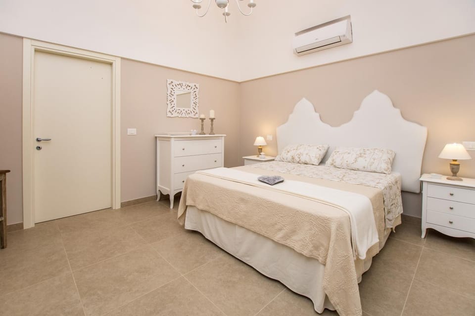 Bed, Bedroom, air conditioner