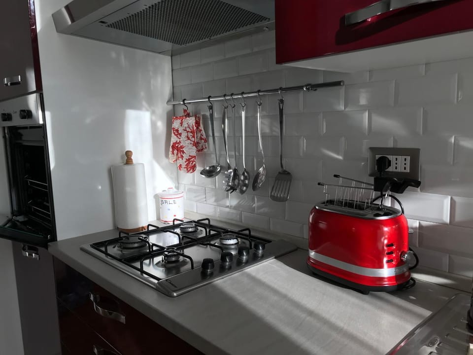 Coffee/tea facilities, Kitchen or kitchenette, dishwasher, pet friendly, stove, toaster