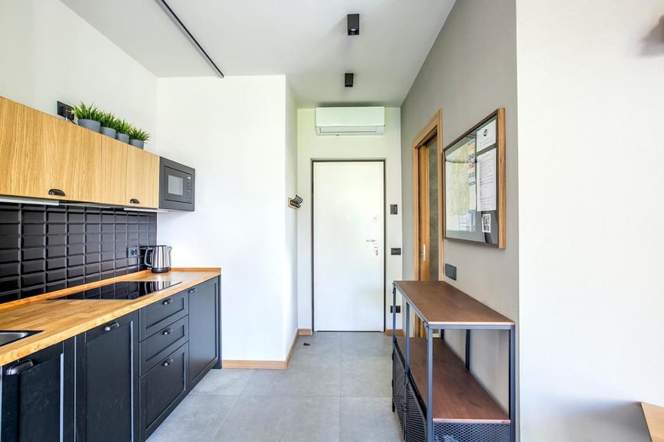 Kitchen or kitchenette, oven, stove