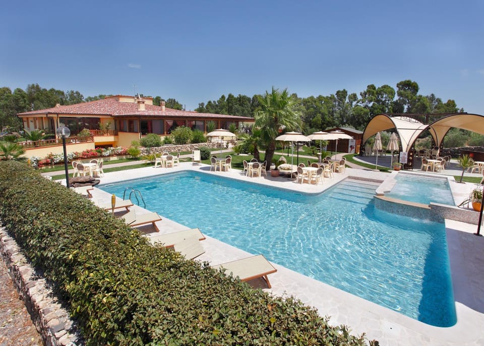 Facade/entrance, Swimming pool, Swimming pool