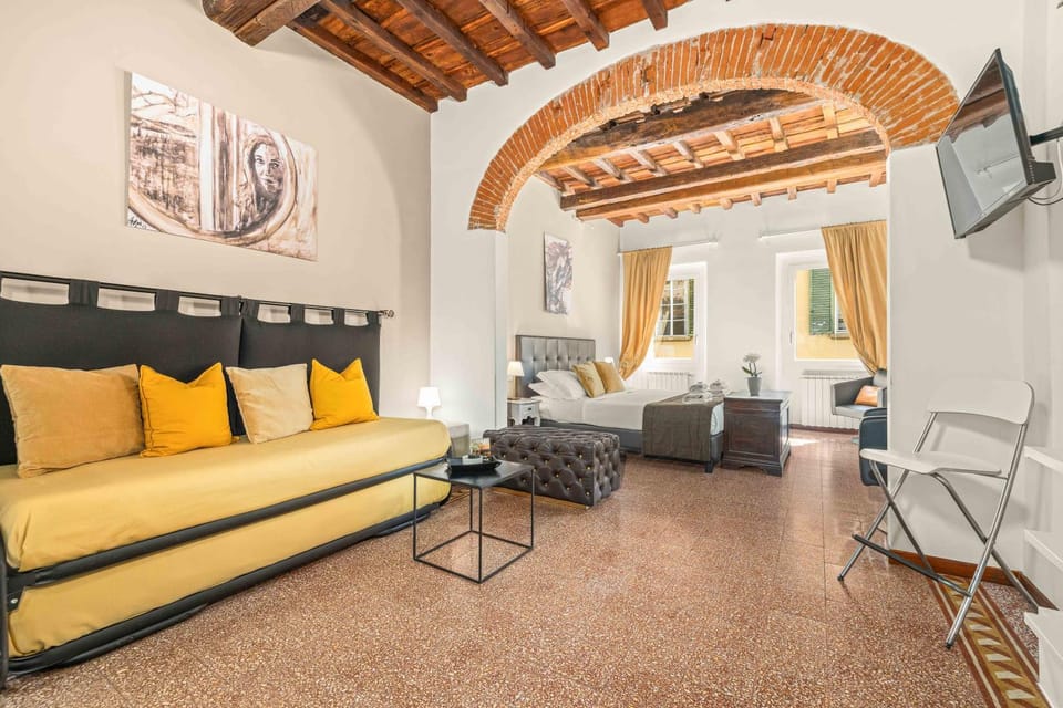 Bed, TV and multimedia, Coffee/tea facilities, Living room, Photo of the whole room, Bedroom, hair dryier, internet, internet, towels, elevator, air conditioner, air conditioner