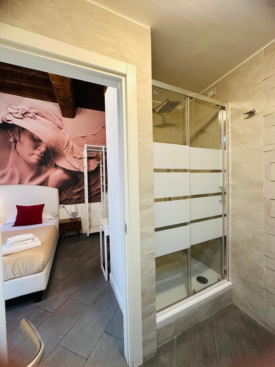 Shower, Bed, Bathroom, Photo of the whole room, Bedroom, pet friendly, towels