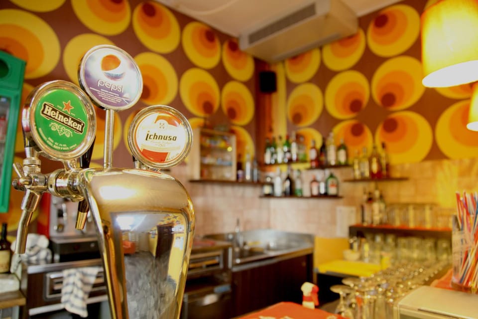 Day, Lounge or bar
