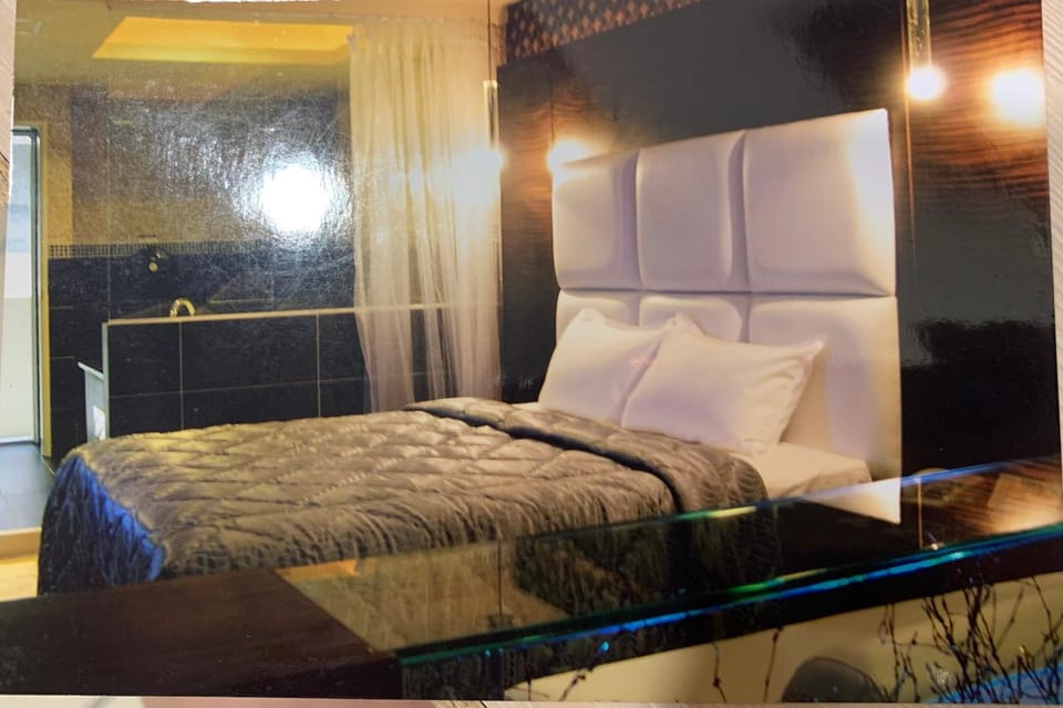 亞歷山大汽車旅館 Motel in Kaohsiung