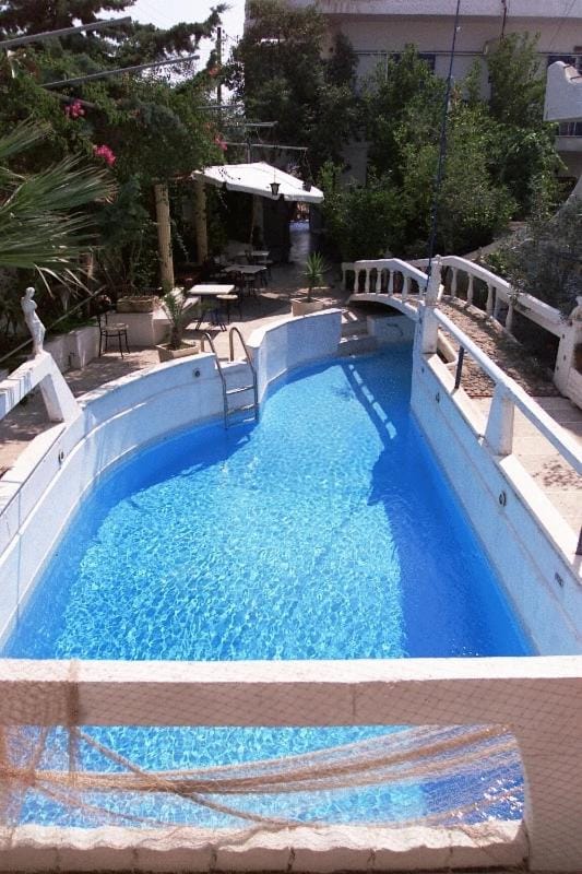 Day, Swimming pool