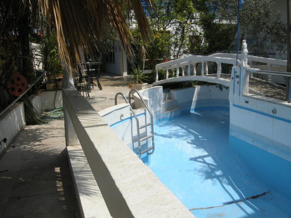 Swimming pool, Swimming pool