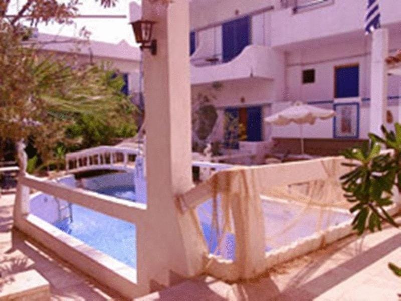 Property building, Day, Swimming pool
