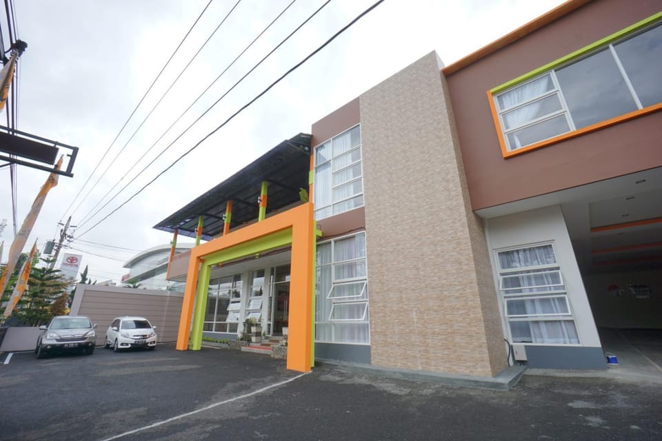 Property building, Day, Street view, Parking
