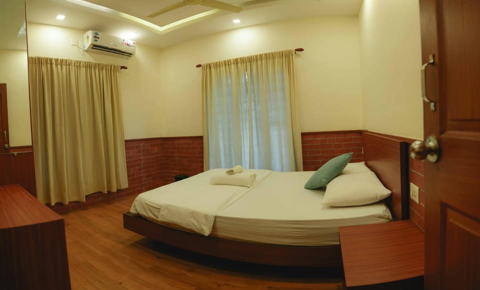 Bed, Photo of the whole room, Bedroom, air conditioner