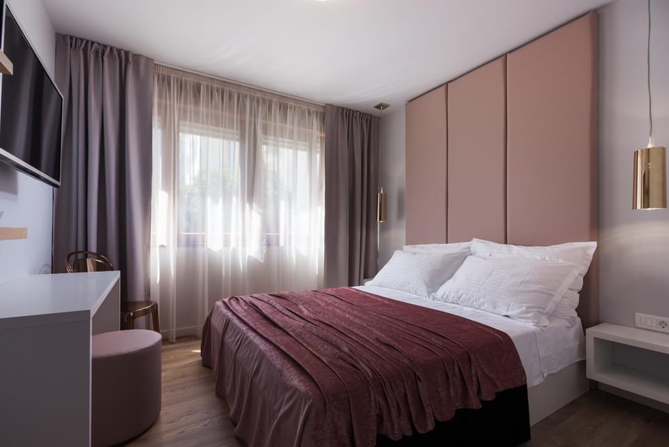 Bed, Street view