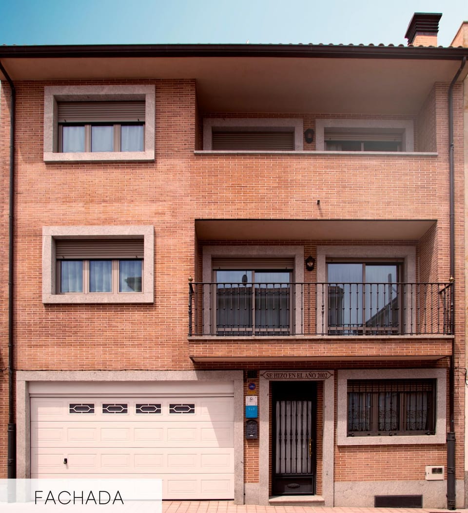 Facade/entrance, Off site, Property logo or sign, Balcony/Terrace