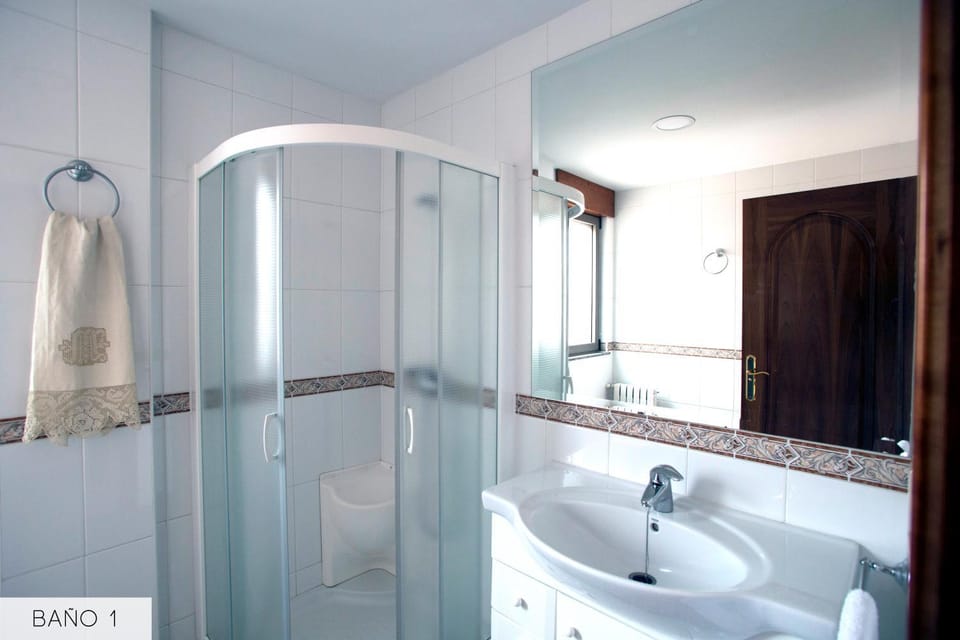 Bathroom, Decorative detail