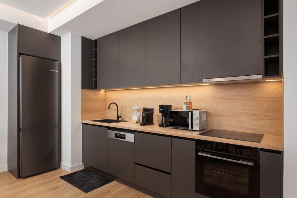 Coffee/tea facilities, Kitchen or kitchenette, dishwasher, oven, stove, toaster