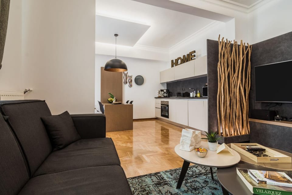 Kitchen or kitchenette, Living room, Seating area, Dining area