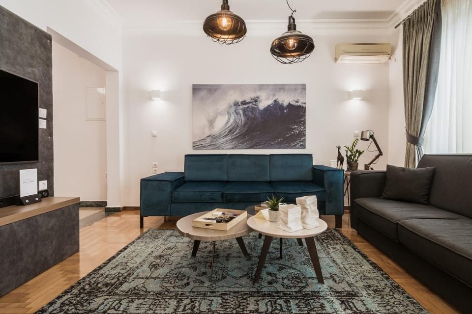 TV and multimedia, Living room, Photo of the whole room, Seating area, On site