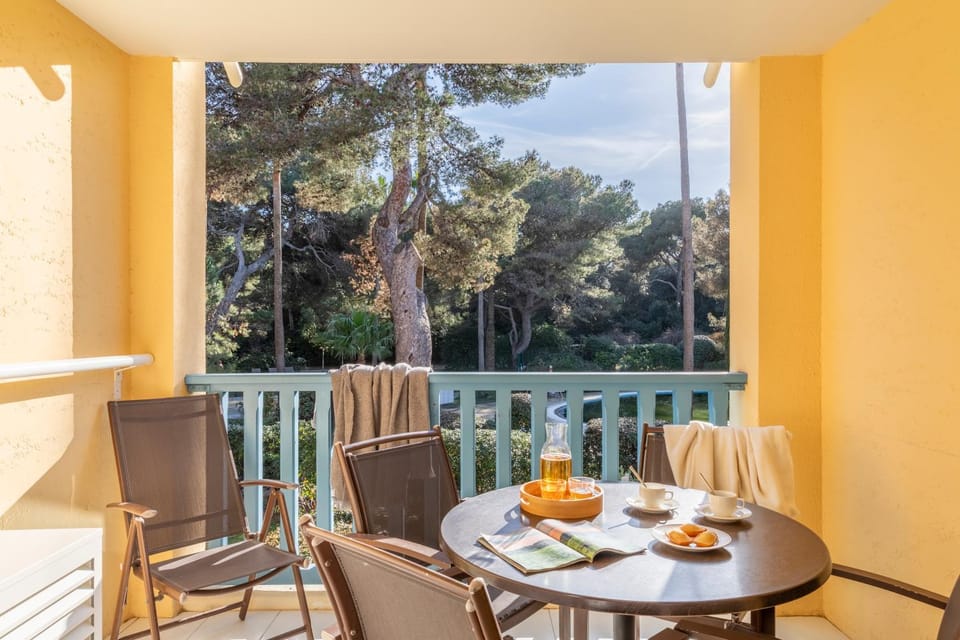 Patio, Day, Natural landscape, Garden, View (from property/room), Balcony/Terrace, Food and drinks, Seating area, Garden view, Continental breakfast