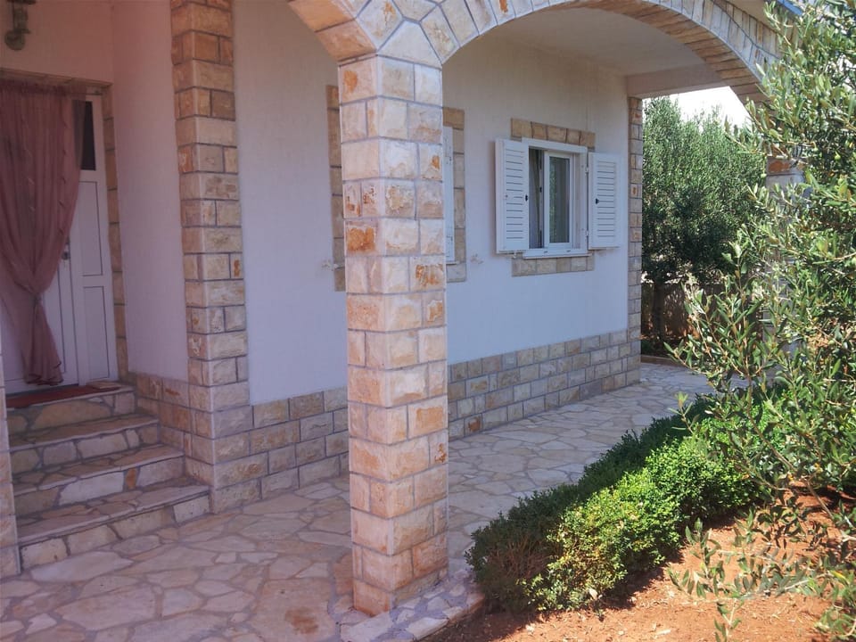 Facade/entrance, Sea view