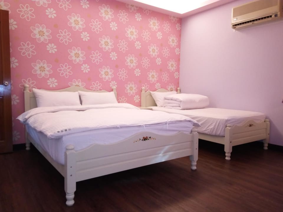 Photo of the whole room, Bedroom, bunk bed