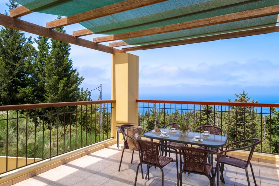 Natural landscape, View (from property/room), Balcony/Terrace, Dining area, Sea view