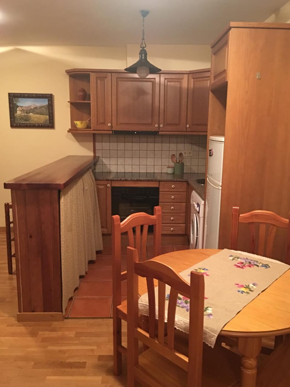 Kitchen or kitchenette, Dining area