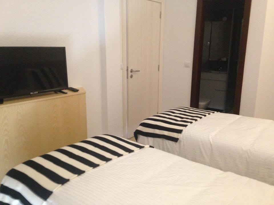 Bed, Bathroom, TV and multimedia, Bedroom