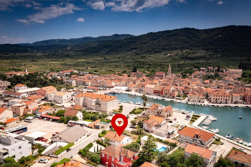 Bird's eye view, Location