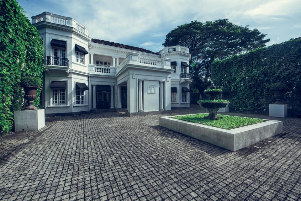 Property building, Facade/entrance, Day, Summer, Garden