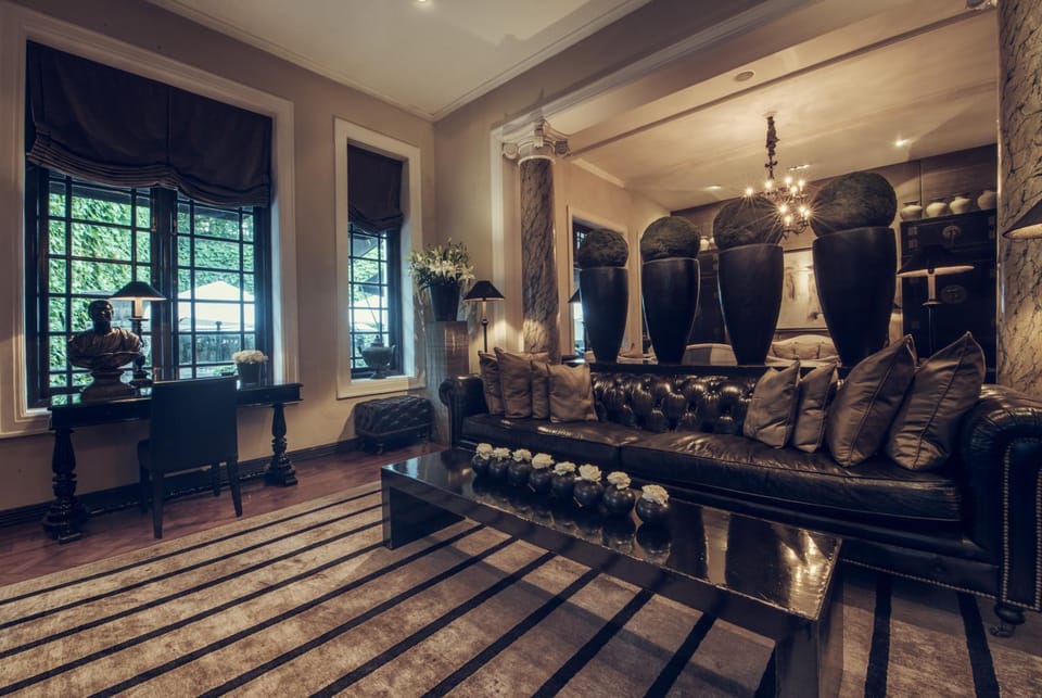 Day, Summer, Lobby or reception, Seating area, On site, Garden view, Street view