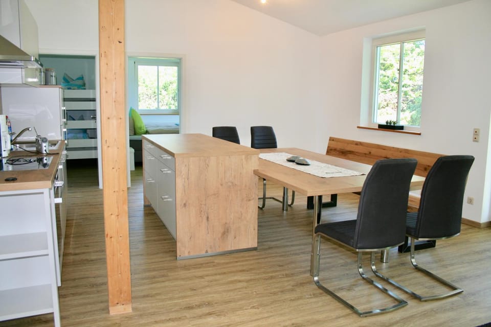 TV and multimedia, Kitchen or kitchenette, Photo of the whole room, Seating area, Dining area, On site