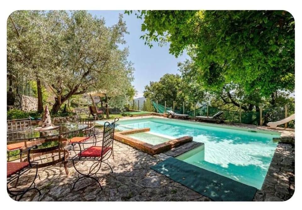 L'Iperico Stanza della Regina Boudicca Country House in Molise, Italy