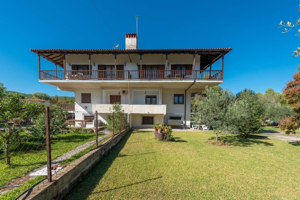 Property building, Day, Summer, Garden