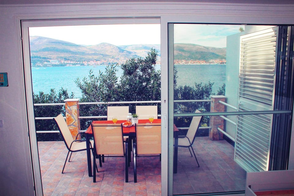 O Sole apartment with private beach Apartment in Šibenik-Knin County, Croatia
