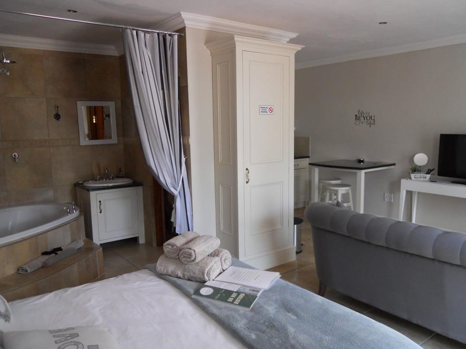 Bathroom, Living room, Bedroom