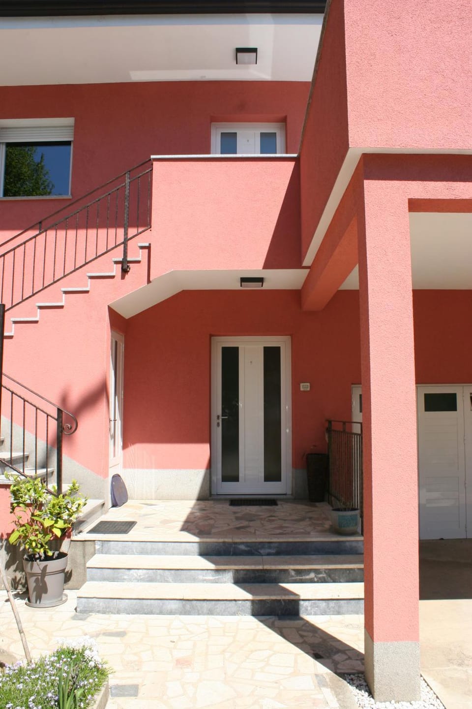 Facade/entrance