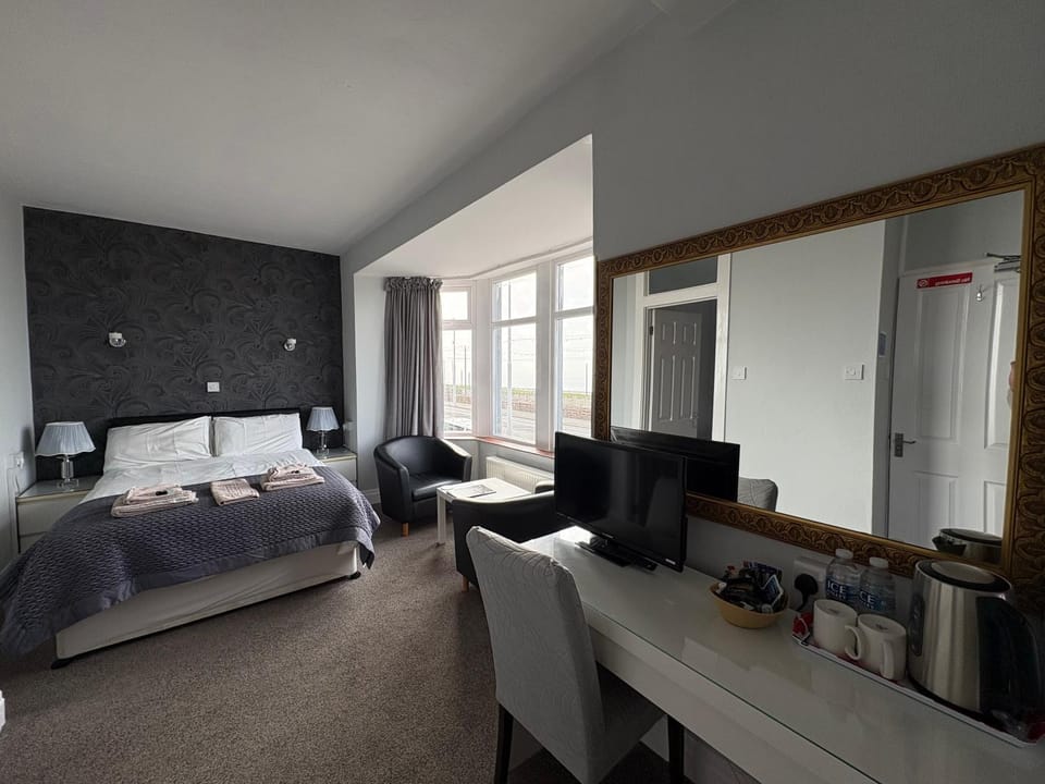 Bed, Coffee/tea facilities, Photo of the whole room, Bedroom