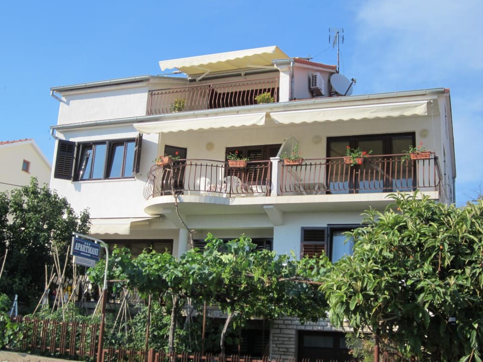 Property building, Facade/entrance